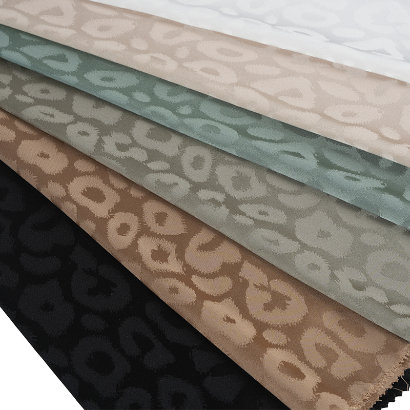 Satynowy żakard w panterkę 50/75