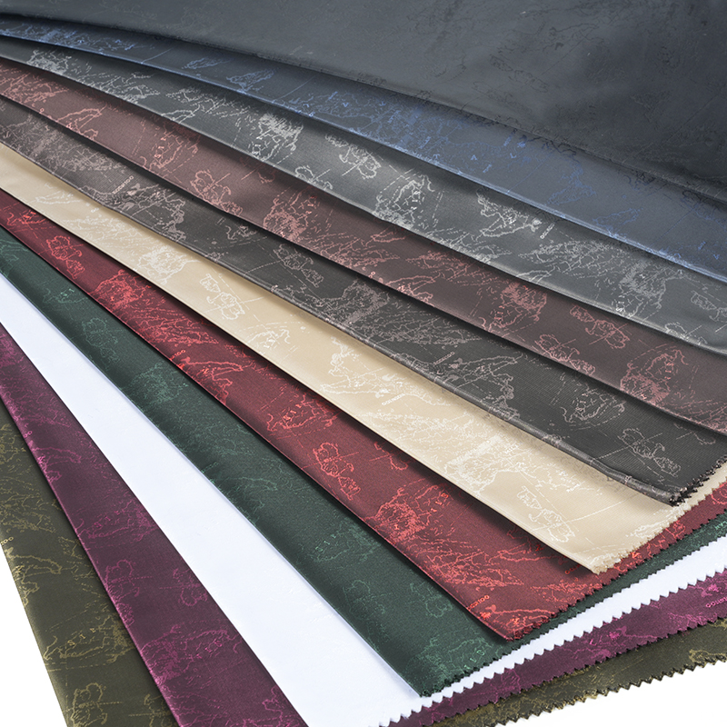 Żakardowa mapa z poliestrowym kationowym logo w języku angielskim