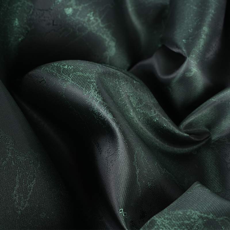 Żakardowa mapa z poliestrowym kationowym logo w języku angielskim