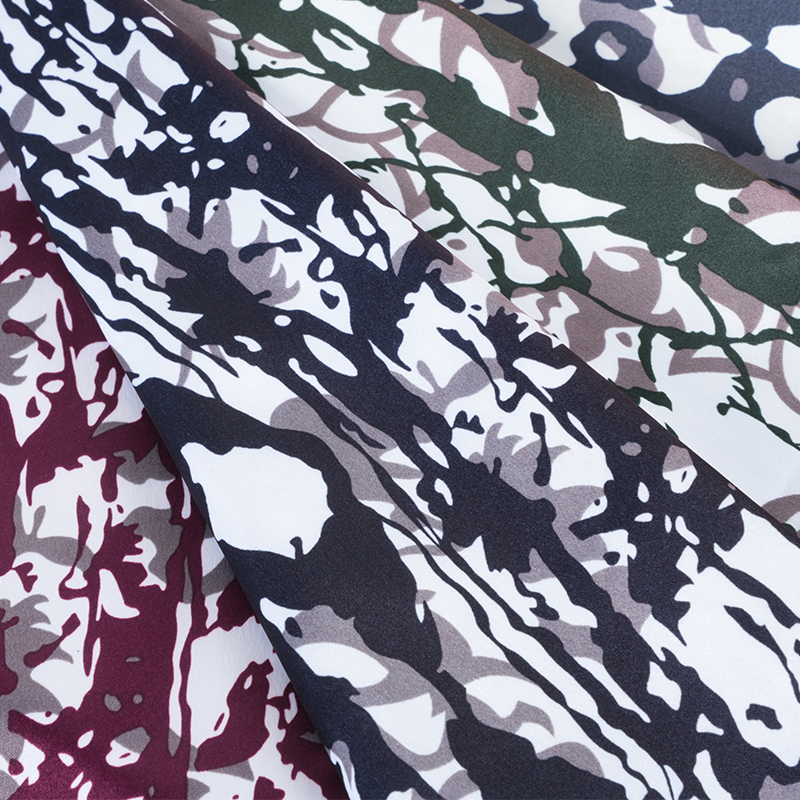 Tkanina z nadrukiem graffiti, matowa satyna 50/75